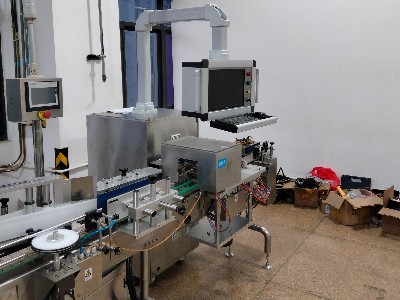 為云南白藥監(jiān)測項目定制的不銹鋼設備柜完成鈑金定制交付使用