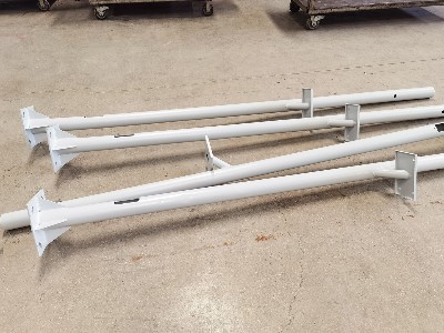 客戶定制的水文監(jiān)測項目的監(jiān)測桿和監(jiān)測設備箱交付使用